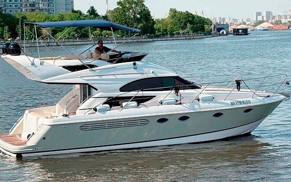 Аренда яхты Fairline Phantom 40 в Москве и Подмосковье