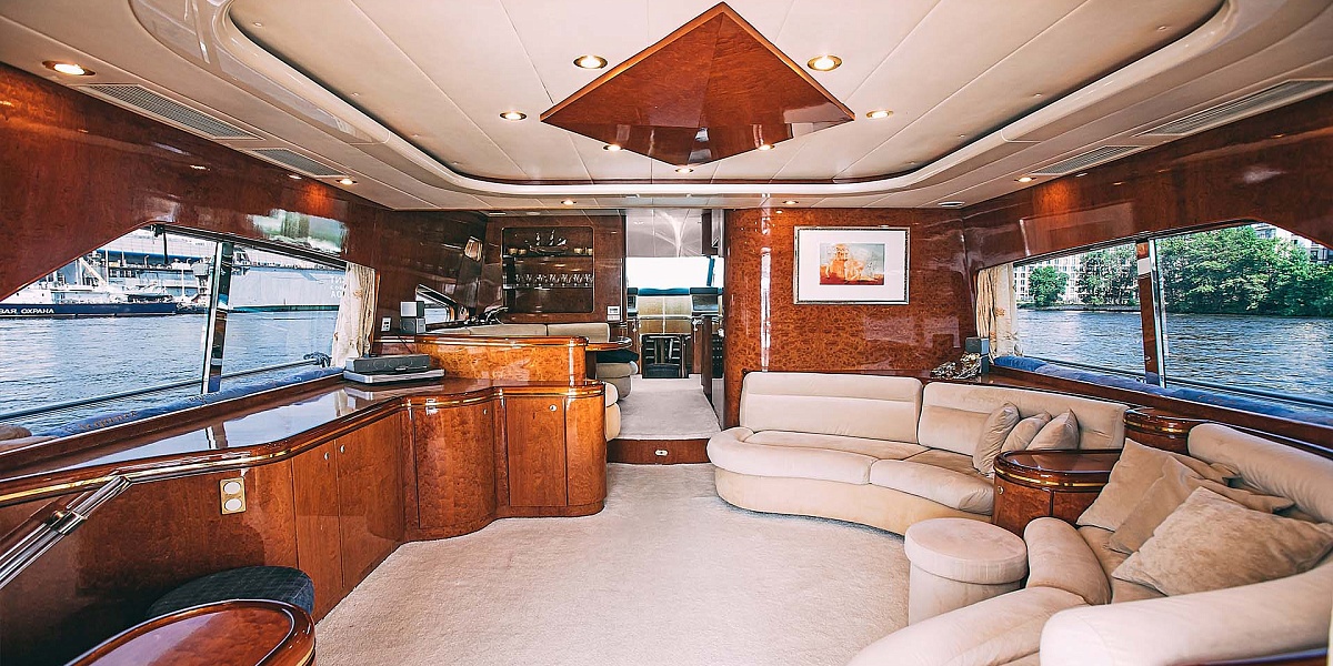 Аренда моторной яхты Elegance 65 в Санкт-Петербурге - салон