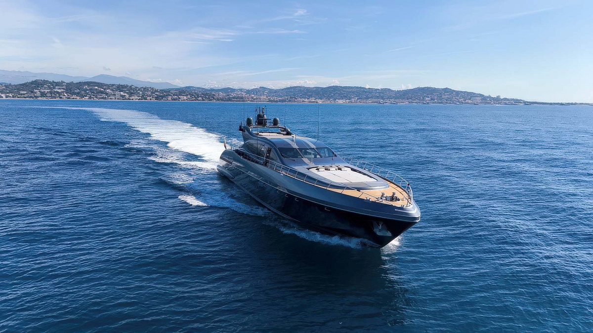 Mangusta 108 JFF глиссирует - аренда мега яхты во Франции: Канны, Ницца, Монако, Сен-Тропе