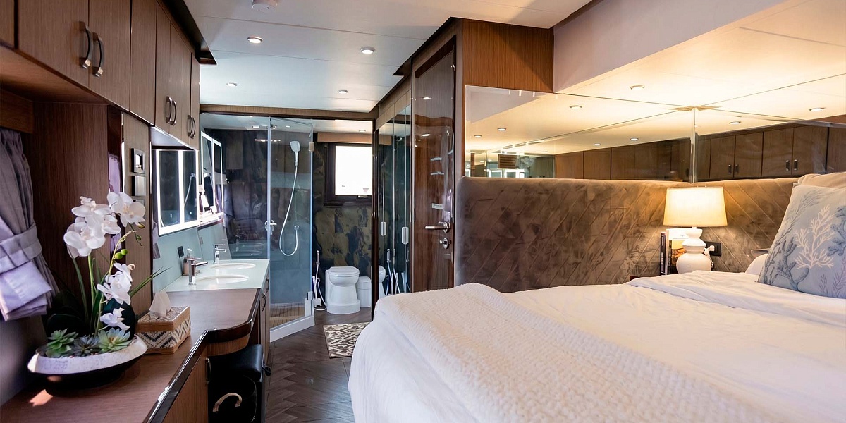 Продажа моторного катамарана Floeth Yachts Solstice 67 на Пхукете - мастер каюта