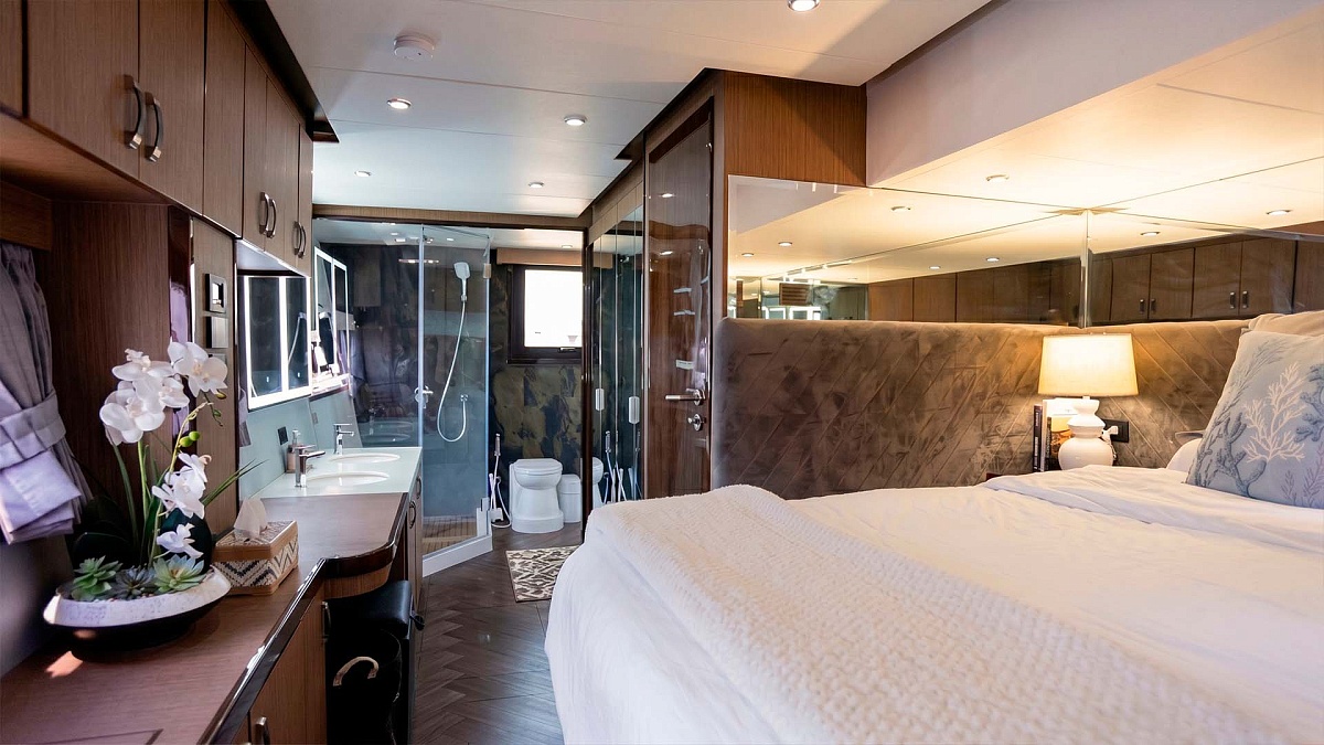 Продажа моторного катамарана Floeth Yachts Solstice 67 на Пхукете - мастер каюта