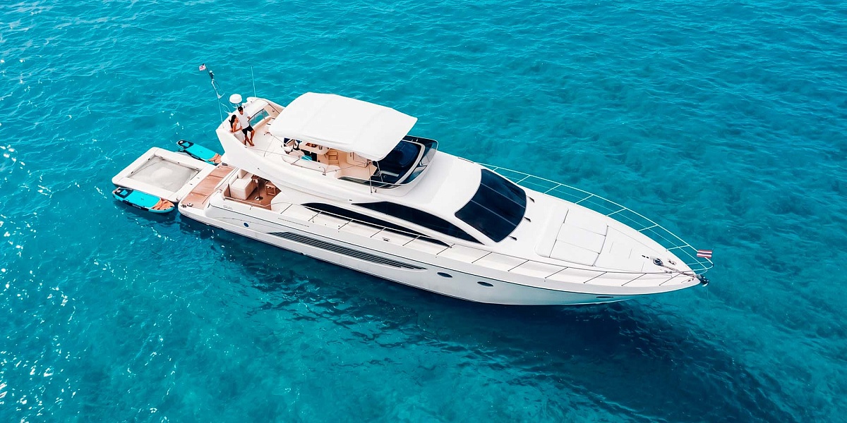 Аренда яхты Riva 70 Aria Blue на Пхукете - вид с дрона