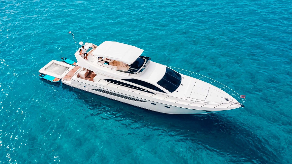 Аренда яхты Riva 70 Aria Blue на Пхукете - вид с дрона