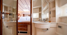 Аренда яхты Ferretti 53 на Миконосе - ванная