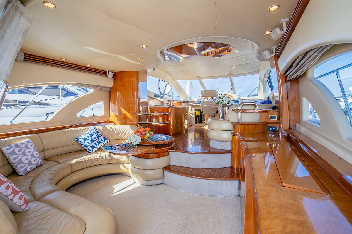 Аренда моторной яхты Azimut 55 MY After 8 на Пхукете, Тайланд - салон яхты