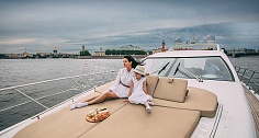 Аренда моторной яхты Azimut 62S в Санкт-Петербурге