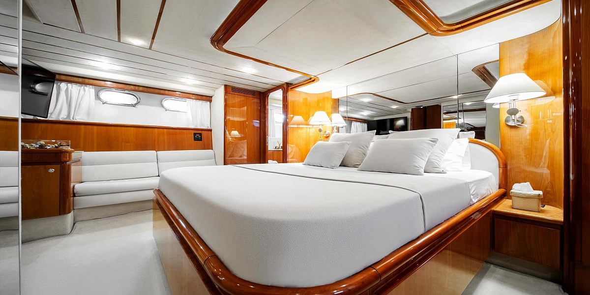 Аренда яхты Ferretti 68 на Миконосе - мастер каюта