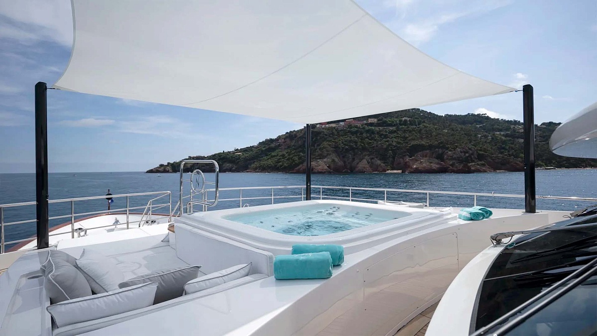 Benetti 140