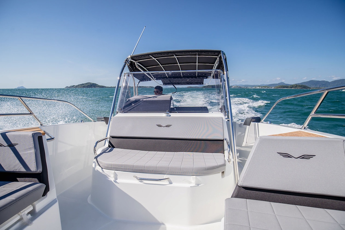 Аренда моторного катера Beneteau Flyer 8.8 NAUTI ONE на Пхукете, Таиланд