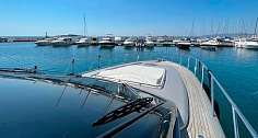 Аренда яхты Riva 63 Vertigo во Франции  - нос яхты с лежаком
