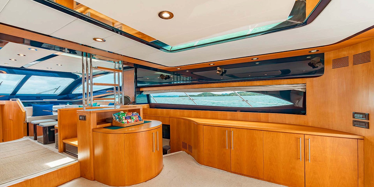 Аренда яхты Riva 70 Aria Blue на Пхукете - салон