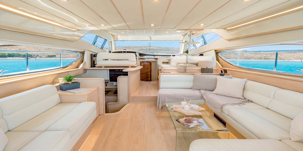 Аренда яхты Ferretti 53 на Миконосе - салон
