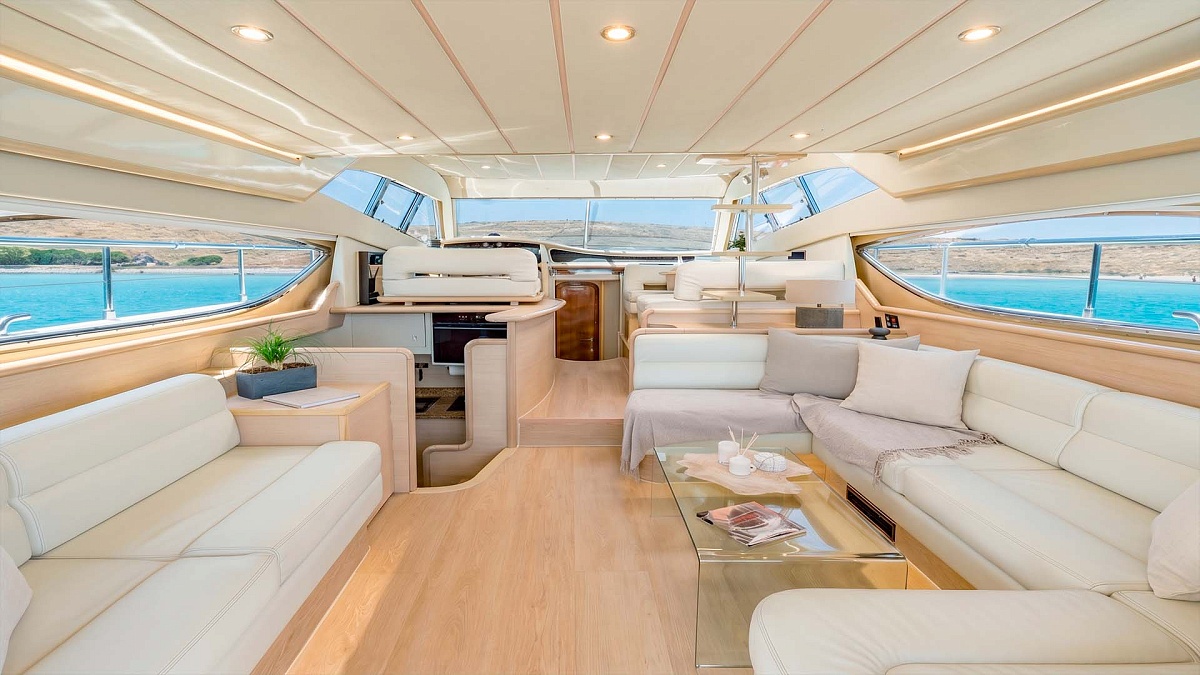 Аренда яхты Ferretti 53 на Миконосе - салон
