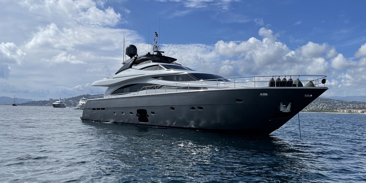 Аренда яхты Ferretti 881 RPH во Франции
