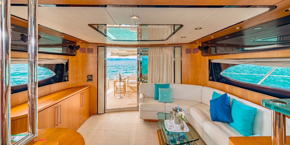 Аренда яхты Riva 70 Aria Blue на Пхукете - салон