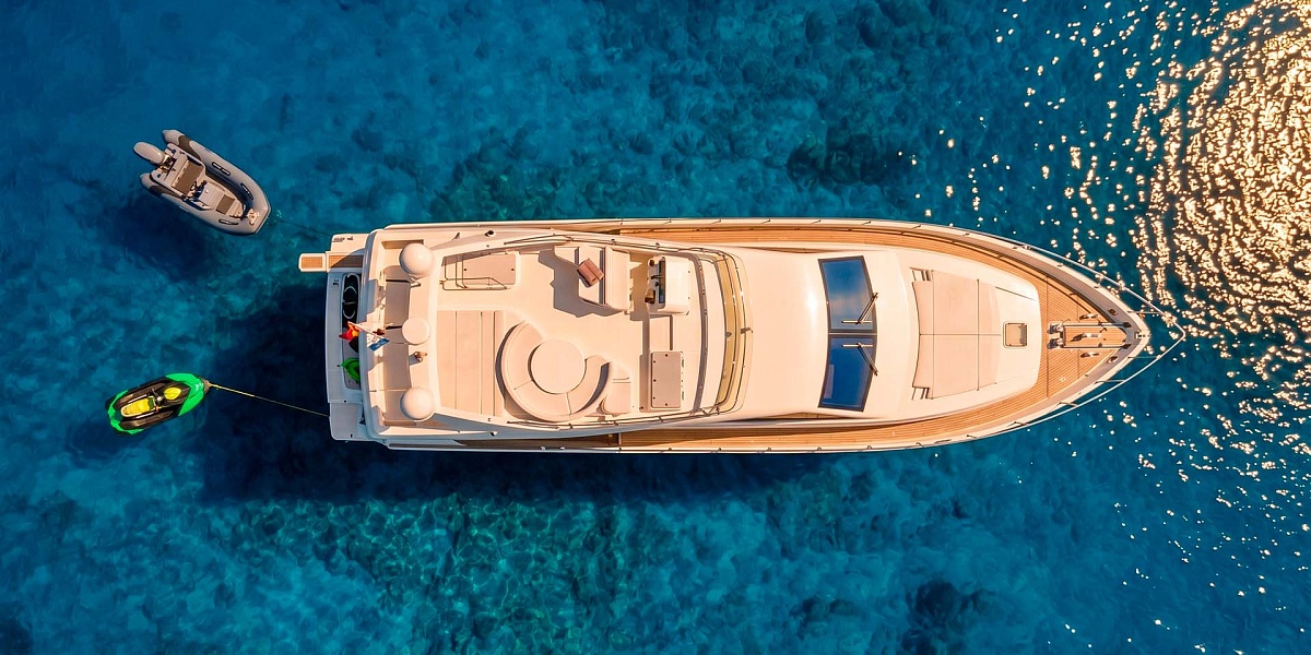 Аренда яхты Ferretti 68 на Миконосе - вид сверху