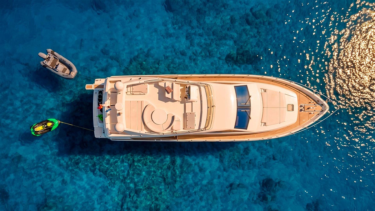 Аренда яхты Ferretti 68 на Миконосе - вид сверху