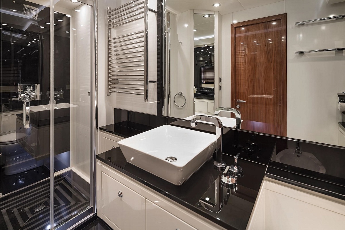 Sunseeker Predator 84
