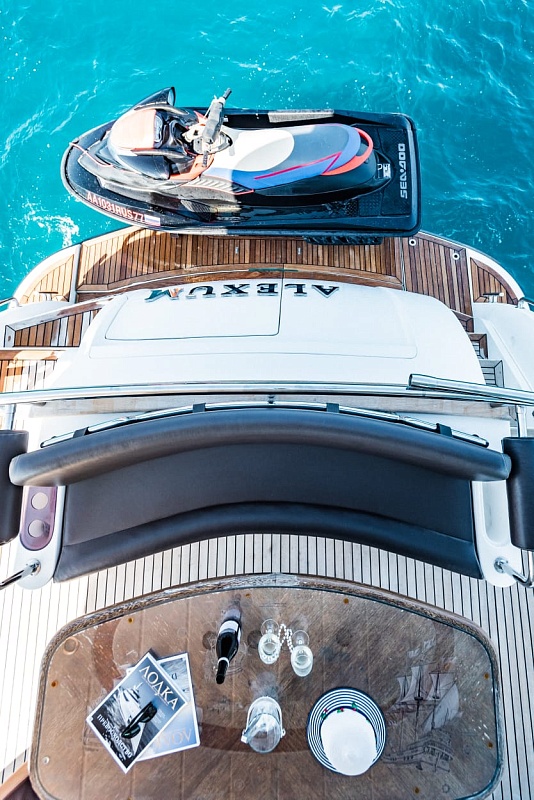 Elegance 64 аренда яхты в Сочи от Extremalov Group